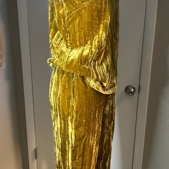 NWT Paparazzi Biz gold velvet pant suit blouse and pants - Picture 4 of 15